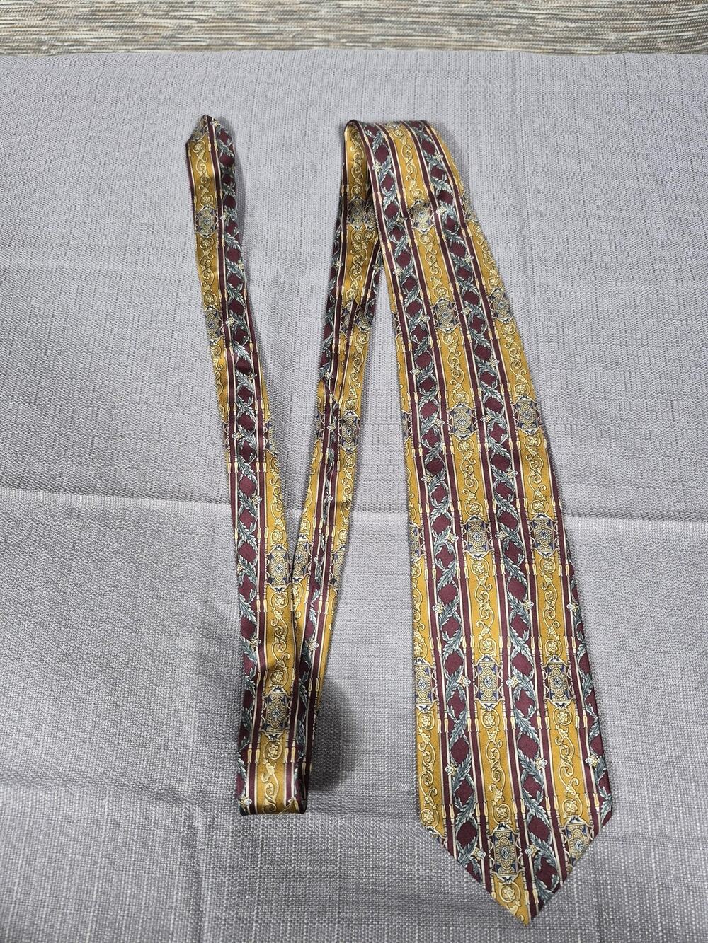 Bill Blass Tie Mens Silk Necktie Gold Burgundy Stripe Baroque Scroll Classic